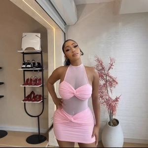 Robe Moulante Rose Dos Nu avec Patchwork en Maille Twist Sexy Sans Manches Mini Robe pour Femme Tenue de Club Soirée