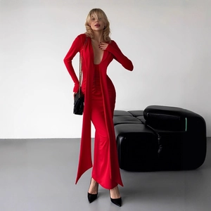 Robe longue rouge élégante à manches longues avec décolleté en V et drapés