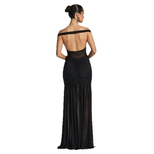 Elegantes schwarzes trägerloses rückenfreies Abendkleid mit gerafftem Netz und Schlitz