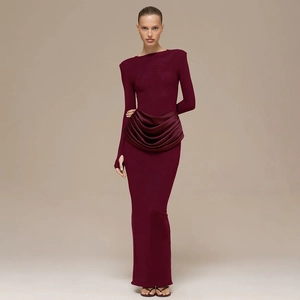 Robe longue moulante bordeaux à manches longues avec détails de fronces