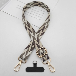 Détail de la bandoulière de téléphone ajustable en polyester à chevrons et fermoirs dorés