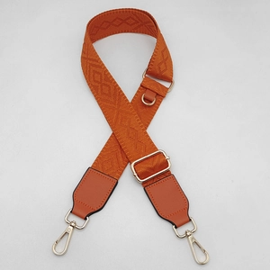 Bandoulière large réglable avec motif géométrique orange et fermoirs mousquetons dorés