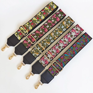 Bandoulières larges réglables brodées de fleurs avec crochets dorés et embouts cuir