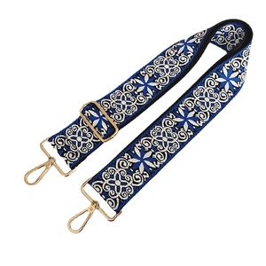 Bandoulière ethnique brodée à motif floral bleu avec mousquetons dorés