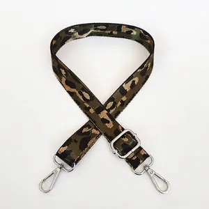 Bandoulière réglable pour sac avec imprimé léopard vert armée et crochets argentés