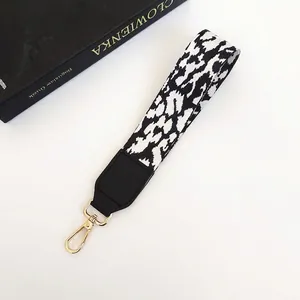 Dragonne léopard courte avec embout en cuir noir et fermoir mousqueton doré style n°4