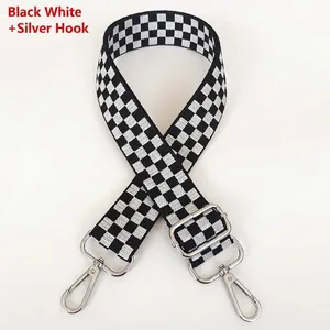 Détails de la bandoulière réglable à carreaux noir et blanc avec crochets en métal
