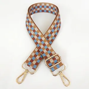 Bandoulière large réglable avec motif à carreaux marron et blanc et crochets en métal doré