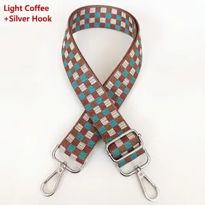 Bandoulière réglable à damier café clair avec détails de crochets argentés