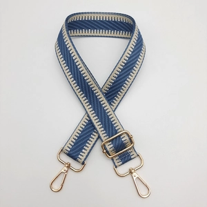 Bandoulière tissée bleue et blanche réglable avec crochets et détails en métal doré
