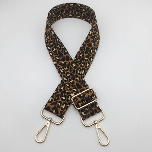 Detail of adjustable leopard print bag strap with high-quality gold metal hardware hooks