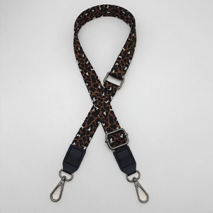 Detailed view of the 2.5cm leopard print strap with black PU leather ends and metal hooks