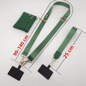 Detail van bosgroene nylon telefoonkoordset met verstelbare riem en mini-muntportemonnee