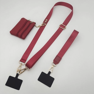 Rood nylon telefoonkoord met klein tasje met ritssluiting en gouden metalen haken