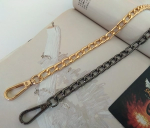 Flat metal chain straps for handbags in gold and gunmetal finish with lobster clasps