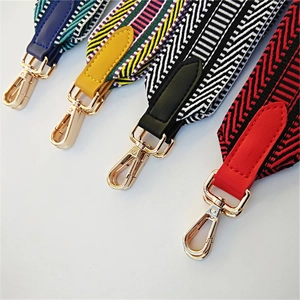Larges bandoulières brodées de style ethnique avec attaches dorées pour sacs à main