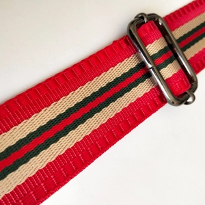 Bandoulière rayée réglable pour sacs avec tissage haute densité et boucles