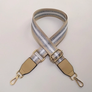 Bandoulière réglable large pour sac avec rayures argentées et boucles dorées