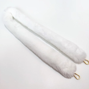 Bandoulière en fausse fourrure blanc pur avec fermoirs mousquetons dorés