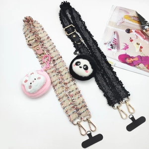 Bandoulière de téléphone réglable avec pochette peluche dessin animé et crochets dorés