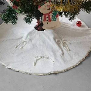 Elegant White Plush Christmas Tree Skirt Decorated With Faux Artificial Pearl Bowknot Round Tree Apron For Festive Home Party Ornament