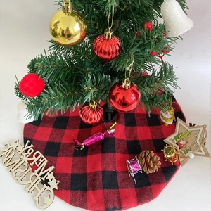 Gonna per albero di Natale rotonda a quadri rossi e neri per decorazioni natalizie di casa