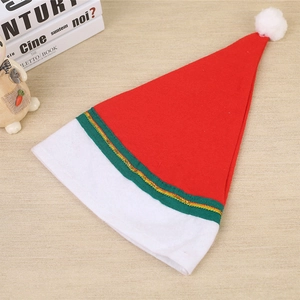 Klassische rote Weihnachtsmütze mit weißem Plüschrand und gold-grünem Seidenband