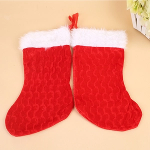 Chaussette de Noël Rouge Sac Cadeau Avec Bordure en Peluche Blanche Tissu à Texture de Vagues Gaufrée Ornement à Suspendre pour Arbre