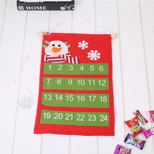 Calendrier de l'avent de Noël en feutre rouge avec 24 poches numérotées et bonhomme de neige