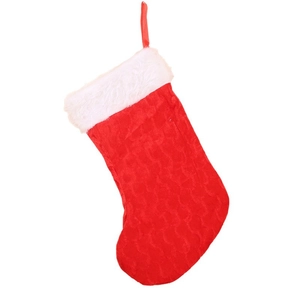 Chaussette de Noël rouge classique avec revers en peluche blanche et motif gaufré