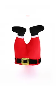 Détails des jambes de Père Noël en velours avec boucle pailletée et couture soignée