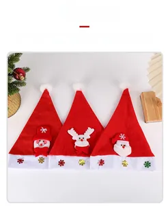 Drei Plüsch-Weihnachtsmützen mit Schneemann, Rentier und Weihnachtsmann-Design