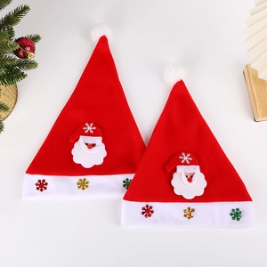 Festliche Weihnachtsmütze mit Weihnachtsmann-Applikation und glitzernden Schneeflocken