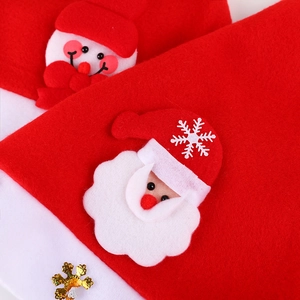 Rote Weihnachtsmütze aus Filz mit süßer 3D-Weihnachtsmann-Applikation für festliche Partys