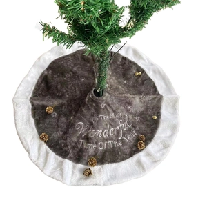 Jupe de sapin de Noël en peluche grise avec bordure en fausse fourrure blanche