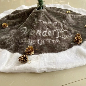 Jupe de sapin de Noël en fausse fourrure grise avec bordure blanche et texte brodé