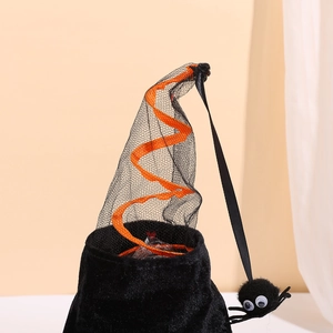 Bolsa de caramelos sombrero de bruja negro con cintas naranjas y colgante araña de peluche