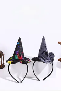 Detail von Halloween-Hexenhut-Stirnbändern mit Sterndruck und stoffbezogenem Kunststoffrahmen