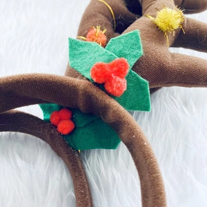 Serre-tête bois de renne marron avec feuilles de houx et baies pour les fêtes de Noël
