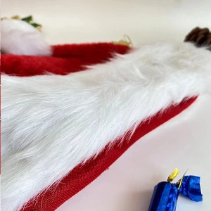 Bonnet de Noël classique rouge et blanc en peluche avec fausse fourrure douce de qualité