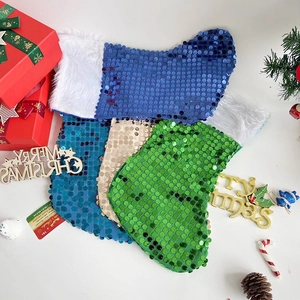 Chaussettes de Noël Créatives à Paillettes Avec Revers en Peluche Blanc Pour Décoration de Maison Fête de Noël Ornements Suspendus Sacs Cadeaux