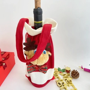 Weihnachts-Rentier-Weinflaschentasche mit Plüschtextur und süßem Hirschgesicht Design