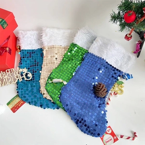 Lot de quatre chaussettes de Noël à paillettes de 17 pouces en bleu, or et vert