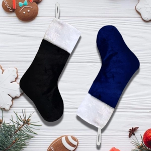 Weihnachtsstrumpf-Set aus Samt in Schwarz und Dunkelblau mit weißem Plüschrand und Schlaufe