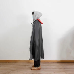 Cape d'Halloween noire et rouge avec capuche et col montant pour déguisements adultes enfants