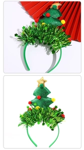 Dettaglio del cerchietto albero di Natale verde glitterato con stella d'oro e pompon