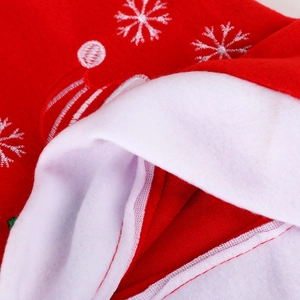 Cappello natalizio rosso con fiocchi di neve ricamati e morbida fodera interna in peluche