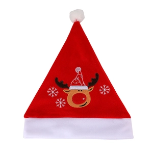 Cappello di Natale rosso con ricamo a renna e bordo in peluche bianco per le feste