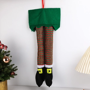 Weihnachts Elfbeine Hängedekoration mit rot-grünen Streifen und schwarzen spitzen Schuhen