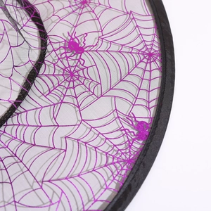 Cappello da strega Halloween con paillettes ragnatela viola su organza nera